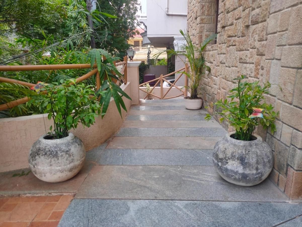 Nomads Nest Hostel Haidarábád Kültér fotó