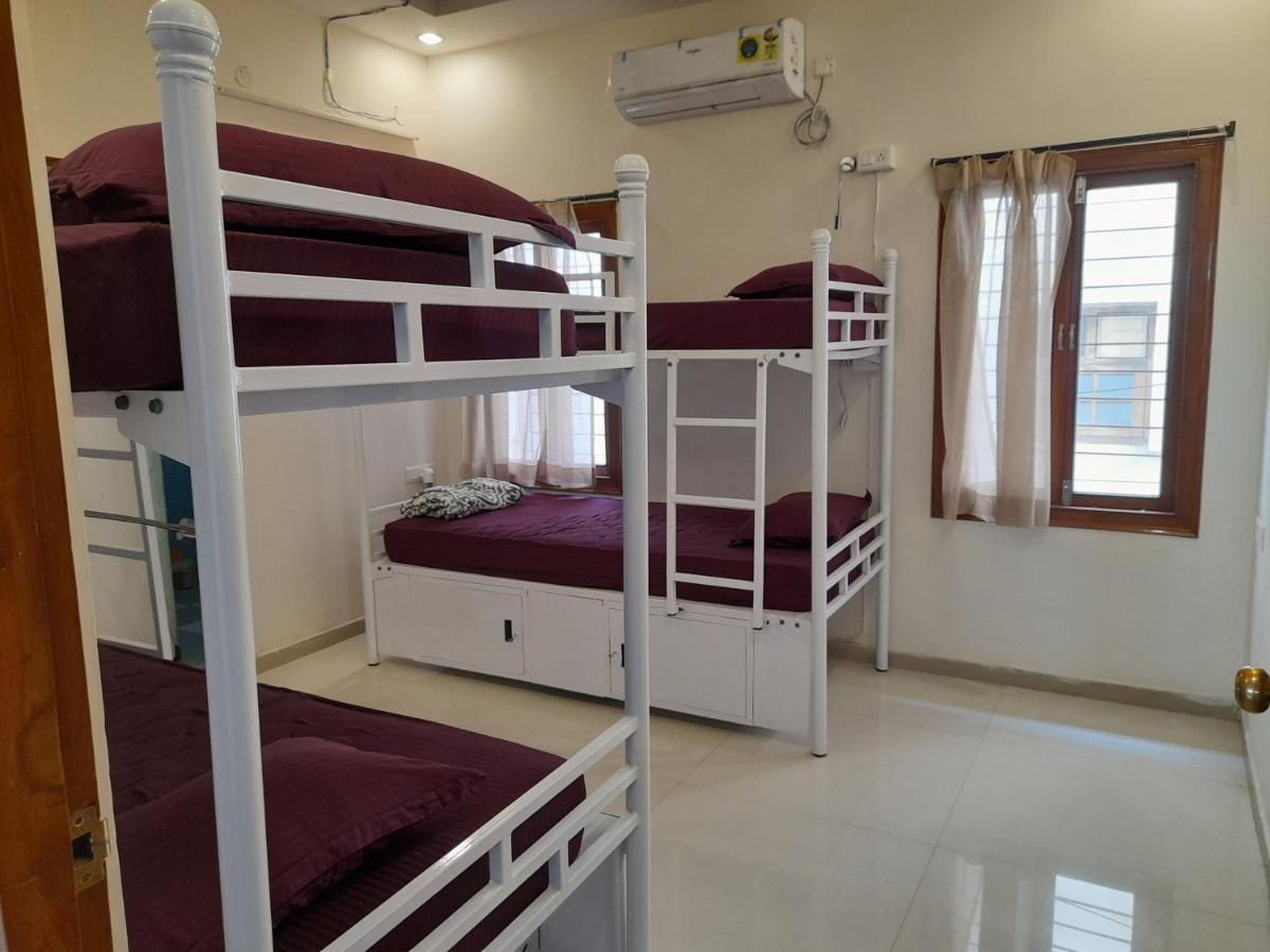 Nomads Nest Hostel Haidarábád Szoba fotó